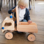 Holz Rutscher Fred – Rutschauto Blau (2)