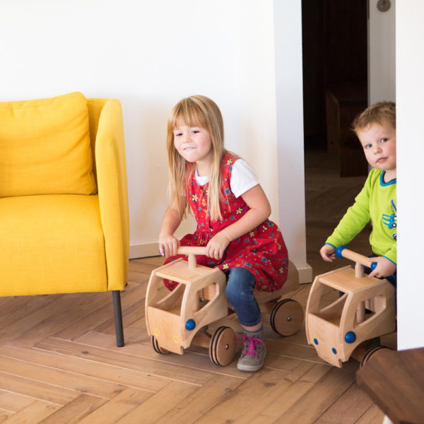 Holz Rutscher Fred – Rutschauto Blau (2)