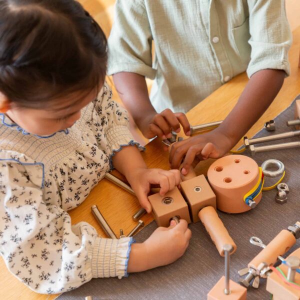 Guidecraft Lose Parts MINT Container Roboter